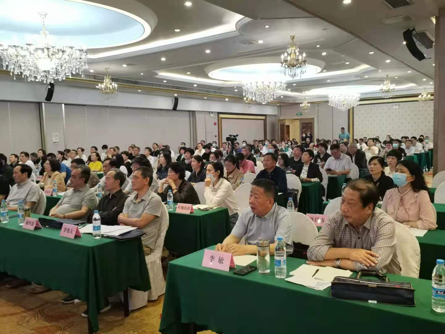 李敏（右二）、臧怀森（右四）、罗兆夫（右三）、杜保民（右一）参加培训并分别主持了各场次的培训.png